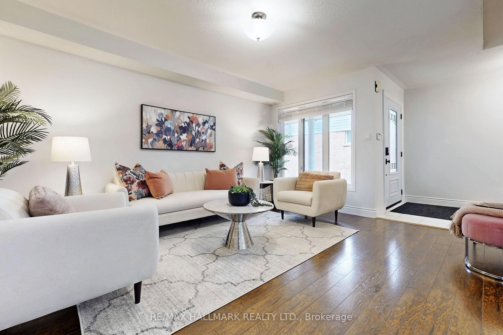 Photo 4 of 60 Tidewater Crescent, Whitby, Williamsburg — HOMEH