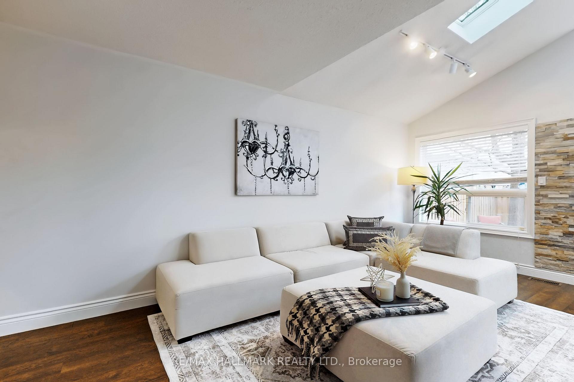 Photo 8 of 60 Tidewater Crescent, Whitby, Williamsburg — HOMEH