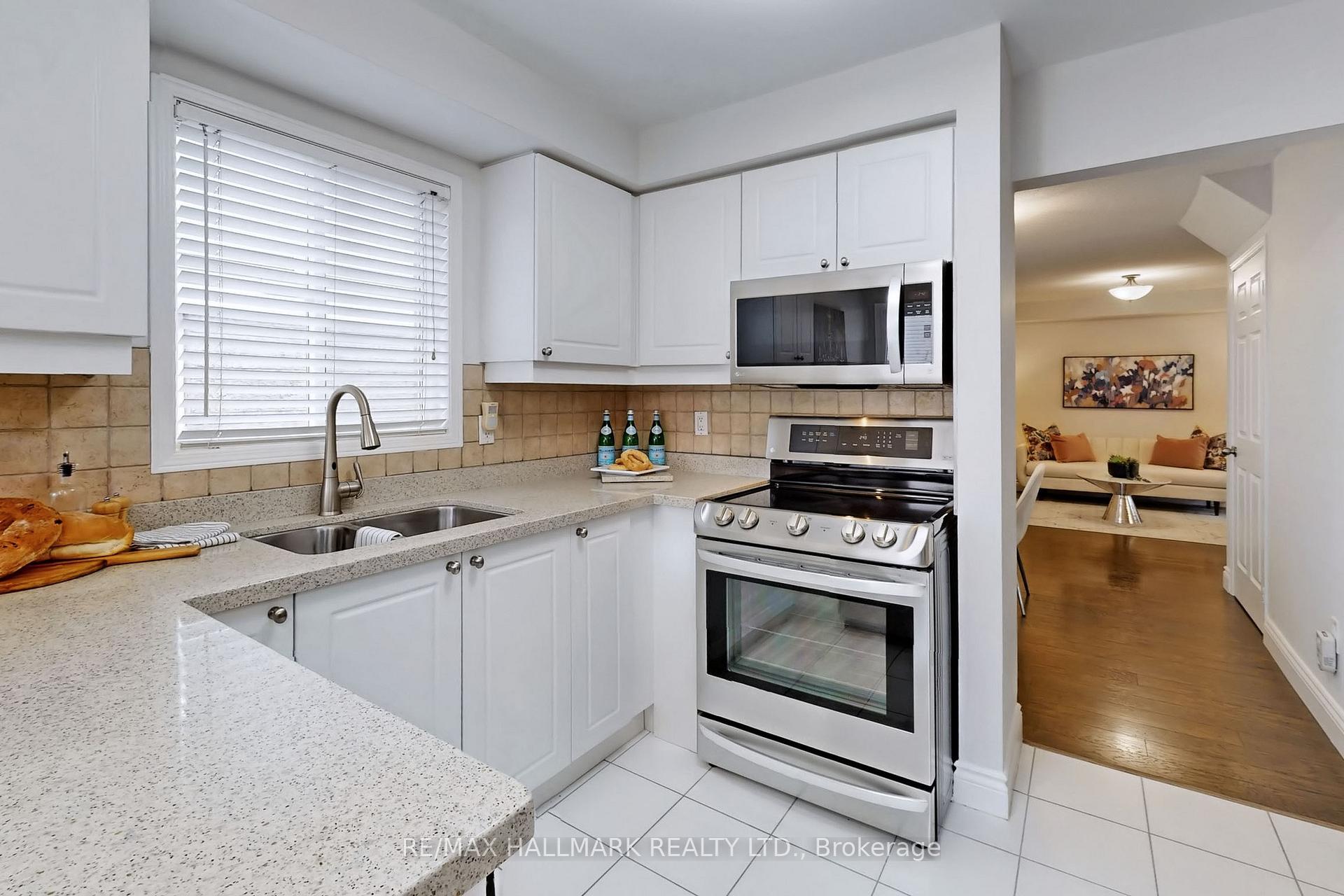 Photo 11 of 60 Tidewater Crescent, Whitby, Williamsburg — HOMEH