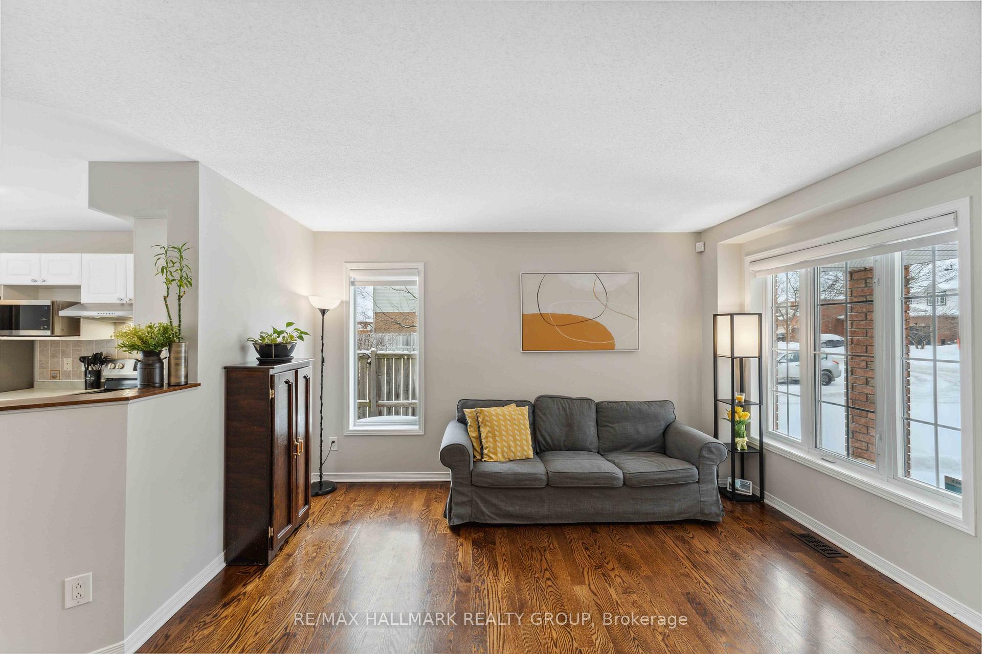 Photo 4 of 1067 Ballantyne Drive, Ottawa, Fallingbrook/Gardenway South — HOMEH
