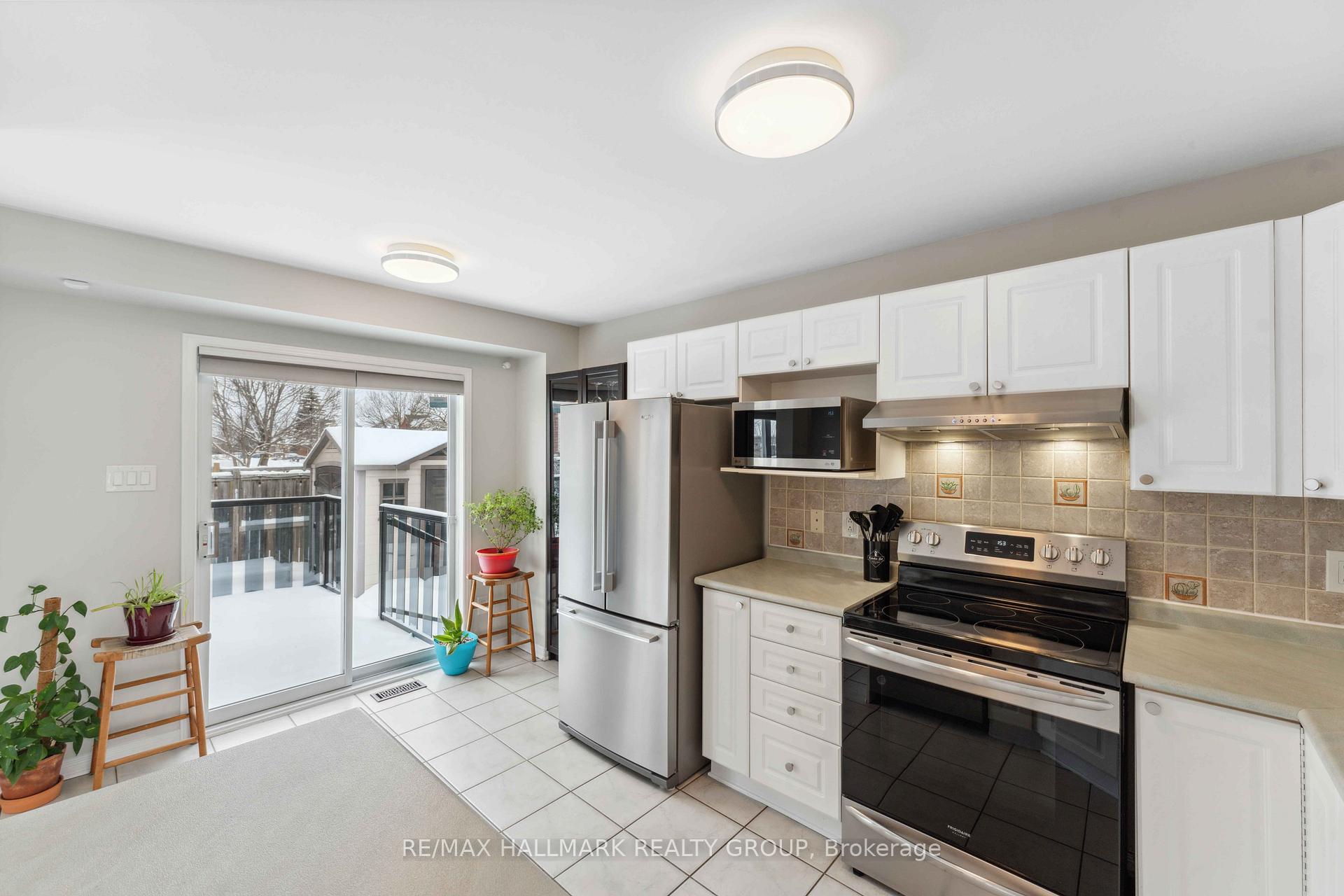 Photo 11 of 1067 Ballantyne Drive, Ottawa, Fallingbrook/Gardenway South — HOMEH