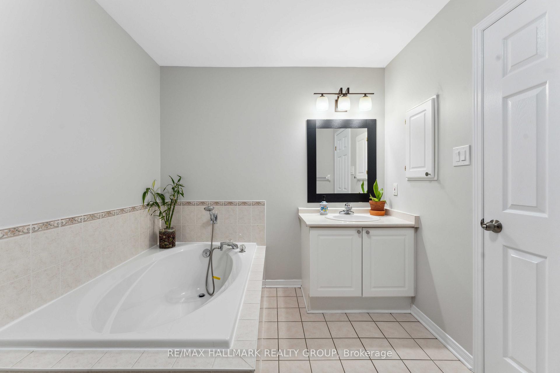 Photo 18 of 1067 Ballantyne Drive, Ottawa, Fallingbrook/Gardenway South — HOMEH