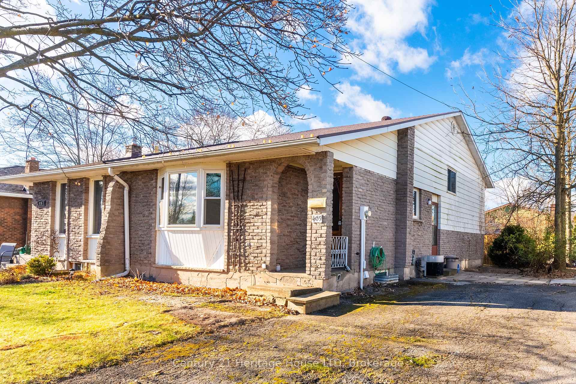 Photo 3 of 409 First Avenue, Welland, N. Welland — HOMEH