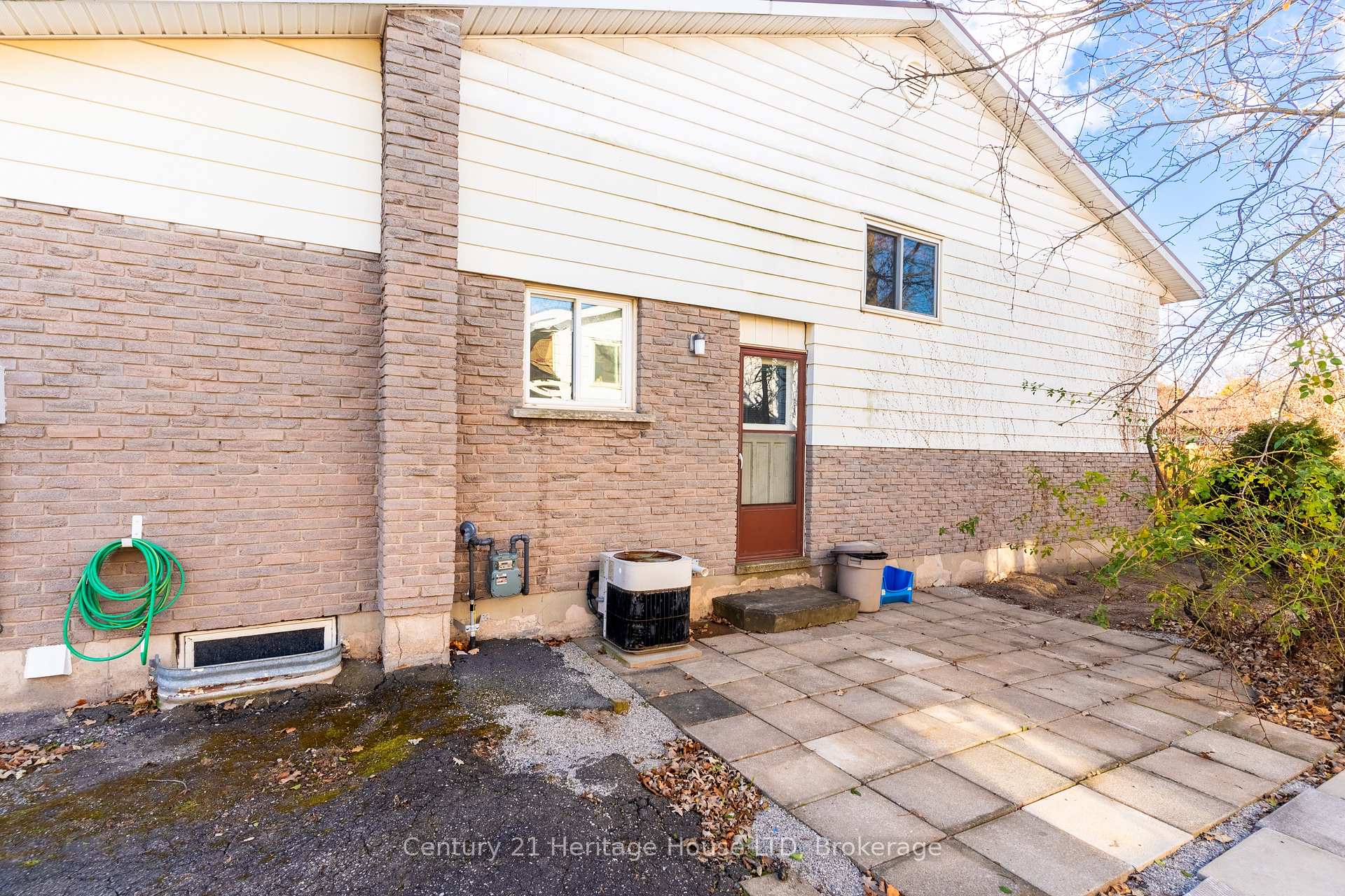 Photo 4 of 409 First Avenue, Welland, N. Welland — HOMEH