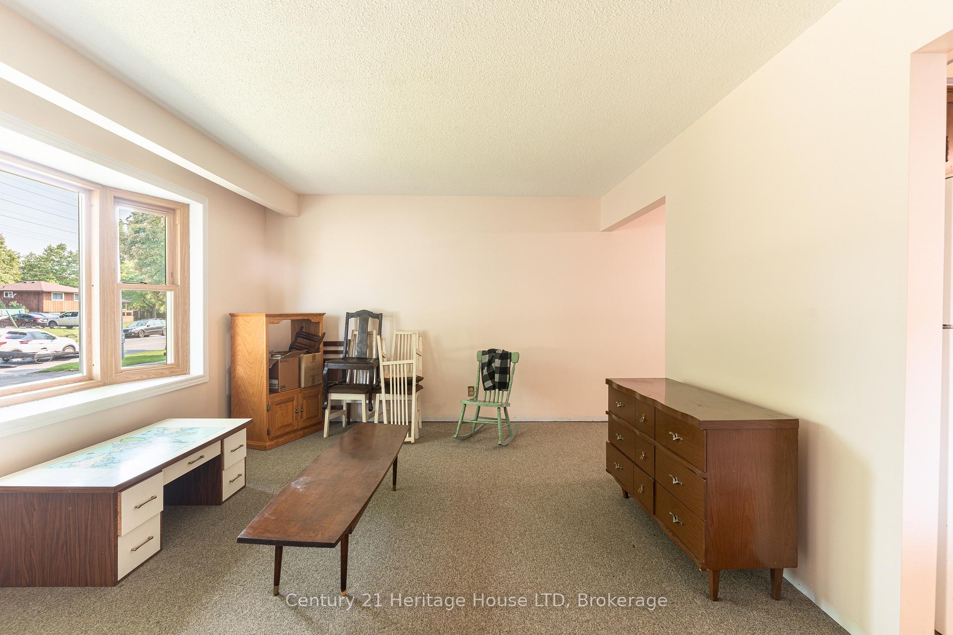 Photo 9 of 409 First Avenue, Welland, N. Welland — HOMEH