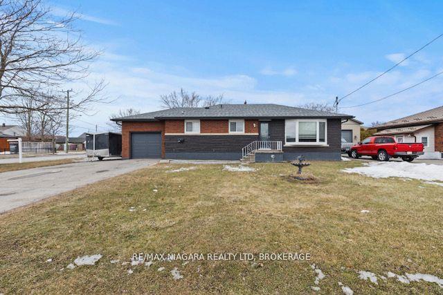 Photo 3 of 120 Marigold Street, Welland, Broadway — HOMEH