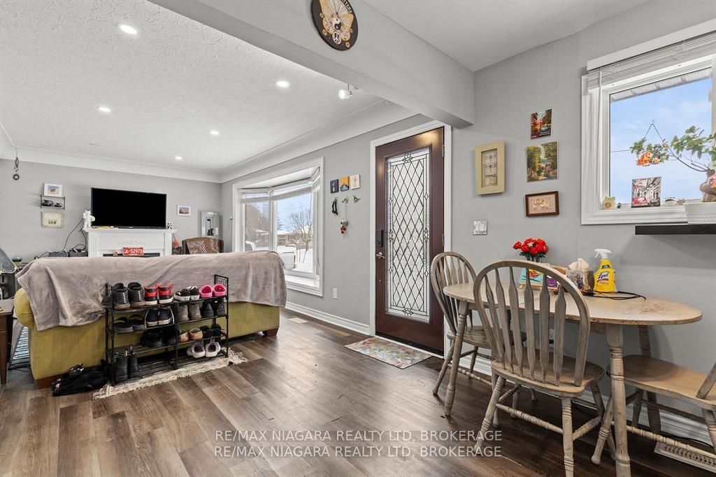 Photo 4 of 120 Marigold Street, Welland, Broadway — HOMEH