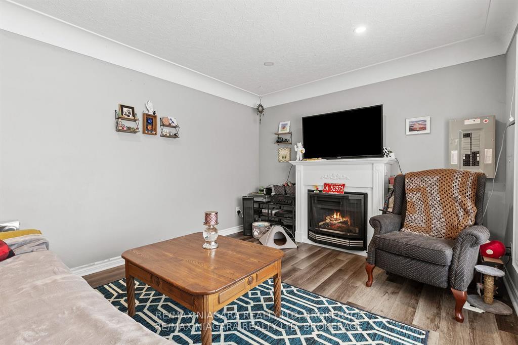 Photo 6 of 120 Marigold Street, Welland, Broadway — HOMEH