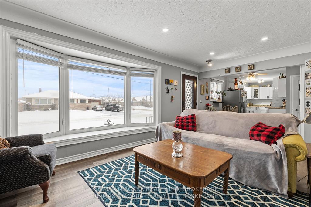 Photo 7 of 120 Marigold Street, Welland, Broadway — HOMEH