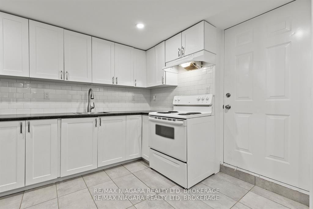 Photo 17 of 120 Marigold Street, Welland, Broadway — HOMEH