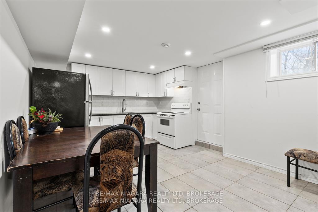 Photo 18 of 120 Marigold Street, Welland, Broadway — HOMEH