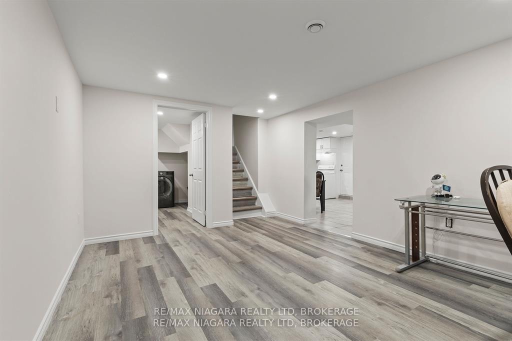 Photo 22 of 120 Marigold Street, Welland, Broadway — HOMEH