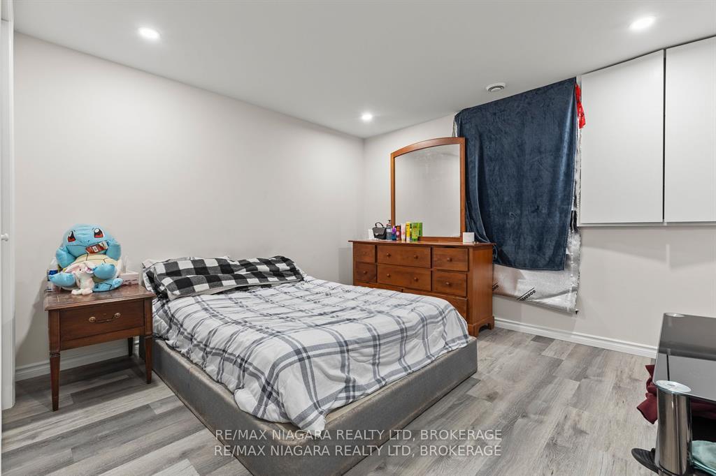 Photo 24 of 120 Marigold Street, Welland, Broadway — HOMEH