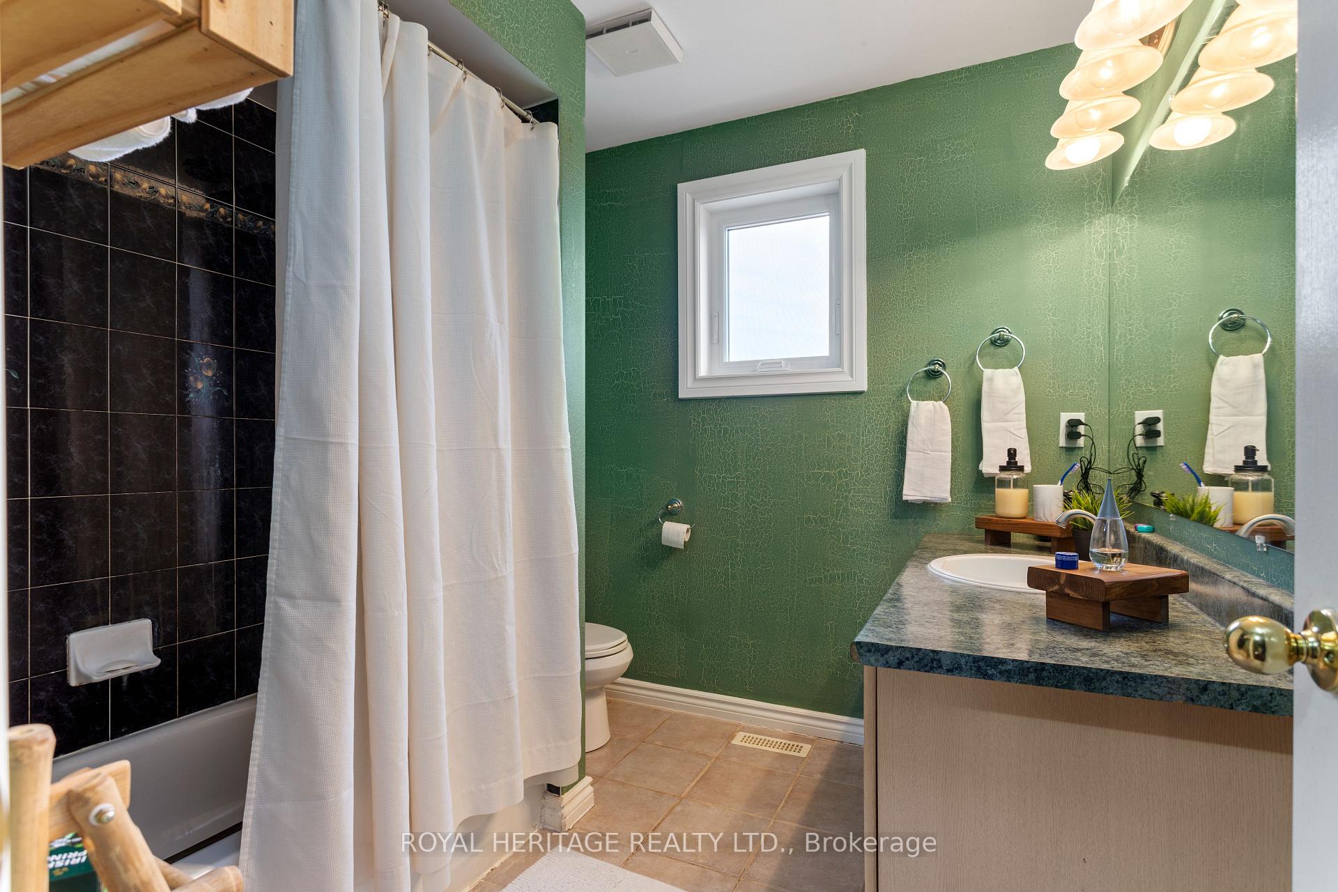 Photo 23 of 63 Prentice Drive, Whitby, Downtown Whitby — HOMEH