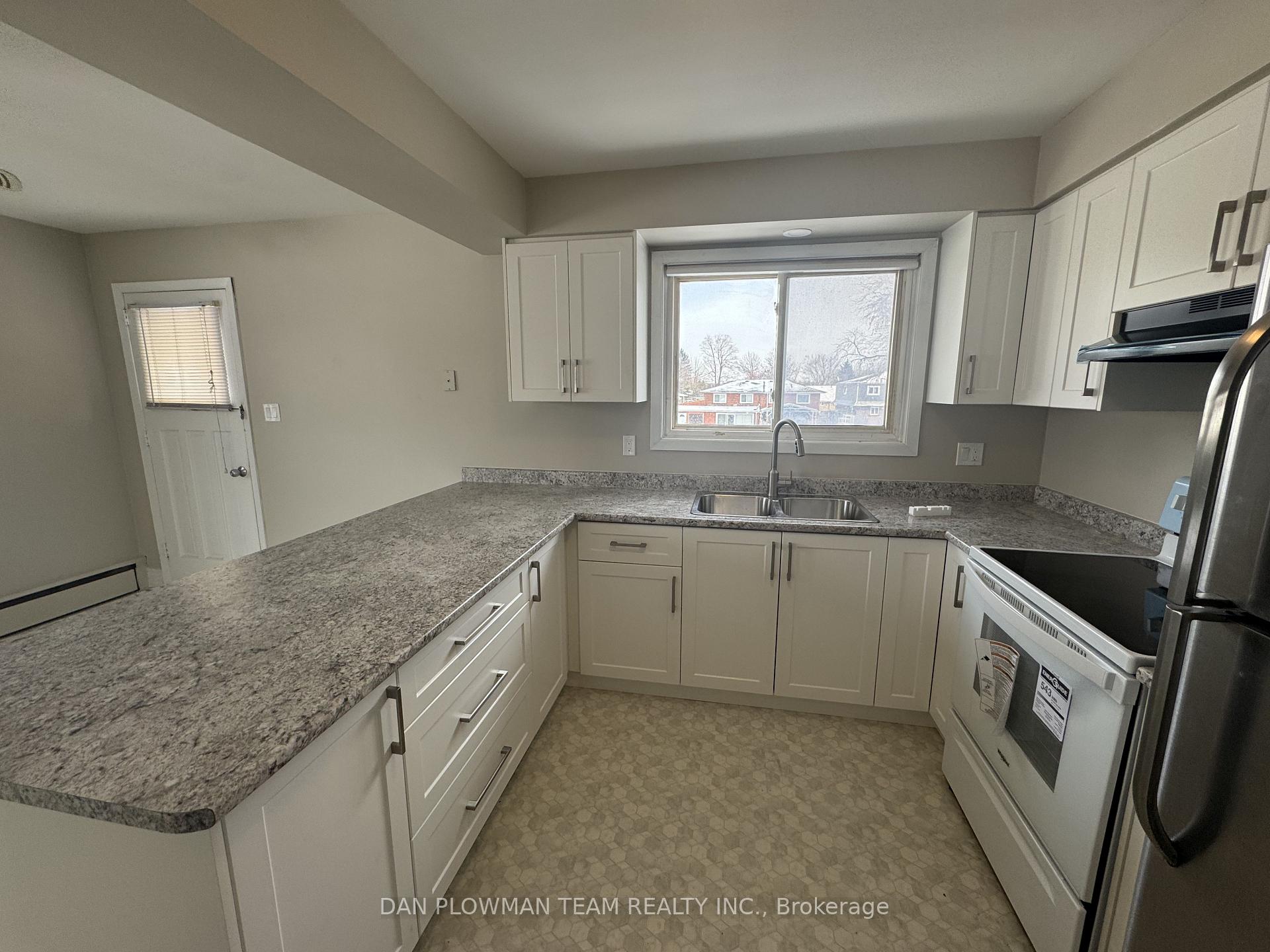 Photo 4 of Unit 2, 1151 Cedar Street, Oshawa, Lakeview — HOMEH