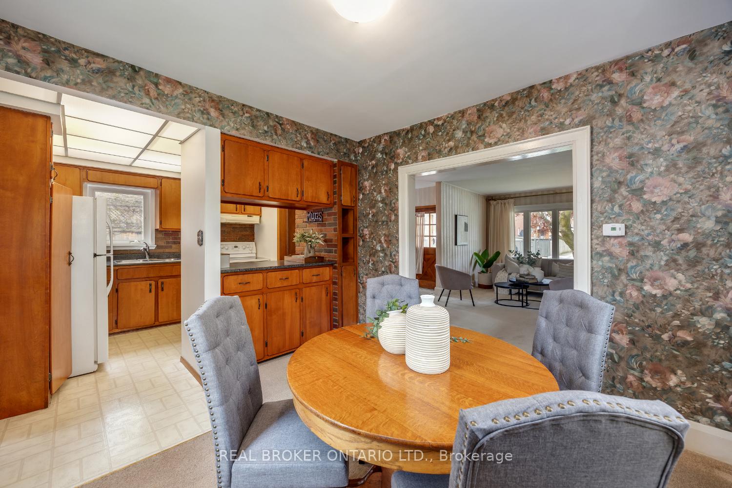 Photo 9 of 43 Greta Street, Oshawa, O'Neill — HOMEH