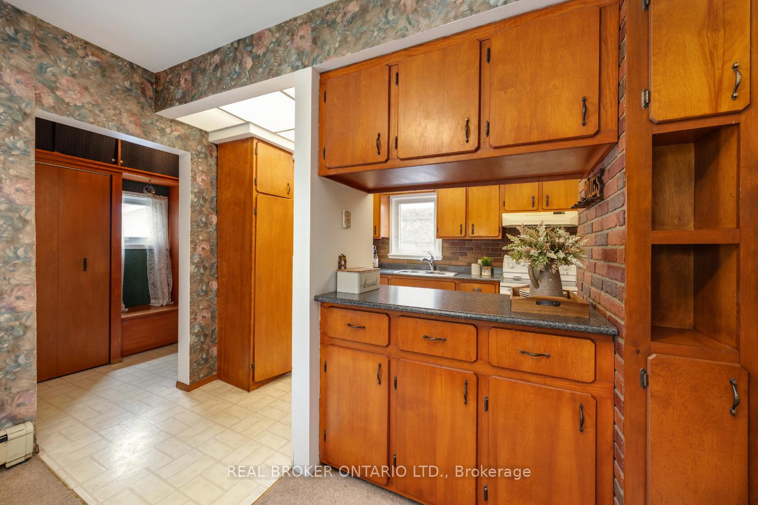 Photo 10 of 43 Greta Street, Oshawa, O'Neill — HOMEH