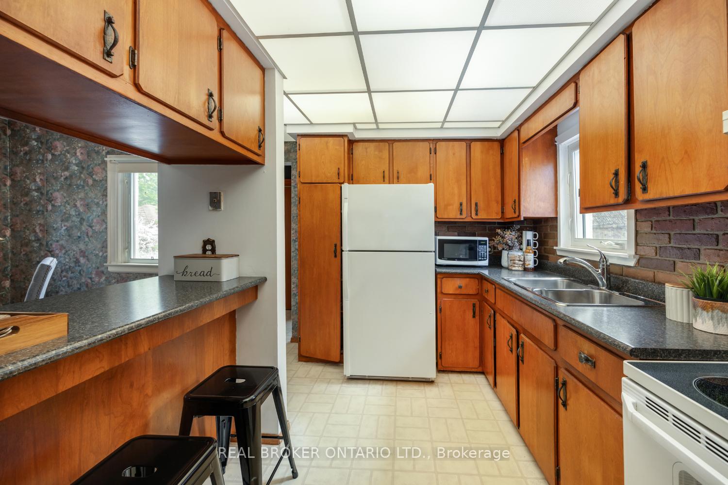Photo 13 of 43 Greta Street, Oshawa, O'Neill — HOMEH