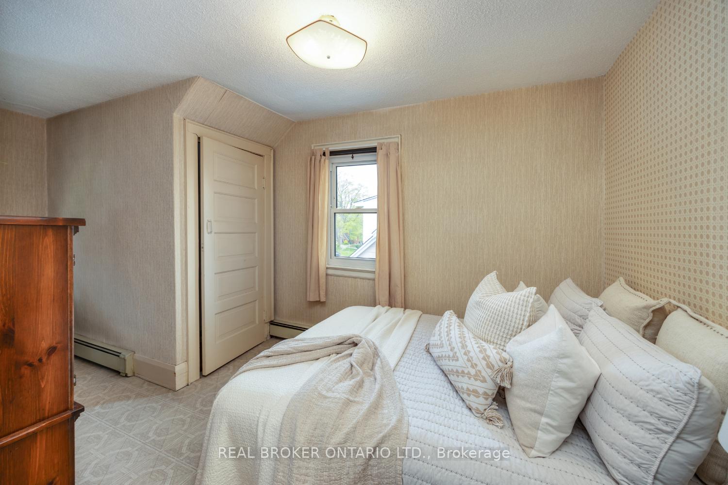 Photo 16 of 43 Greta Street, Oshawa, O'Neill — HOMEH