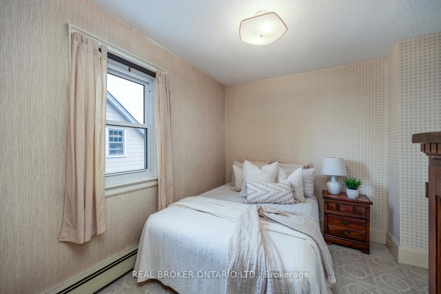 Photo 17 of 43 Greta Street, Oshawa, O'Neill — HOMEH