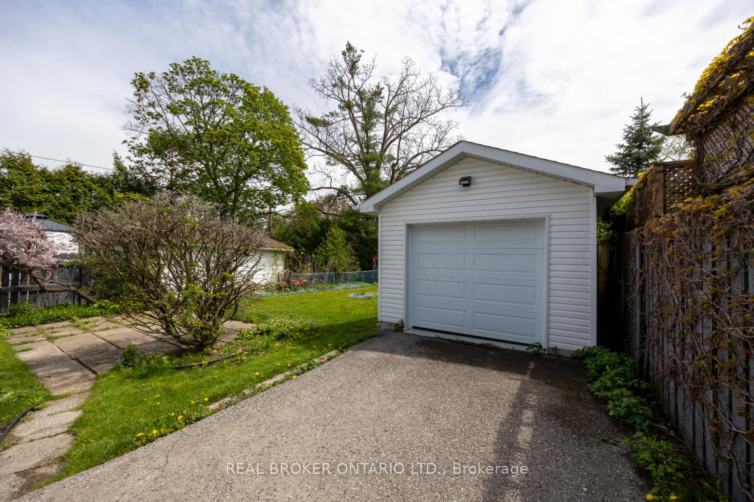 Photo 28 of 43 Greta Street, Oshawa, O'Neill — HOMEH