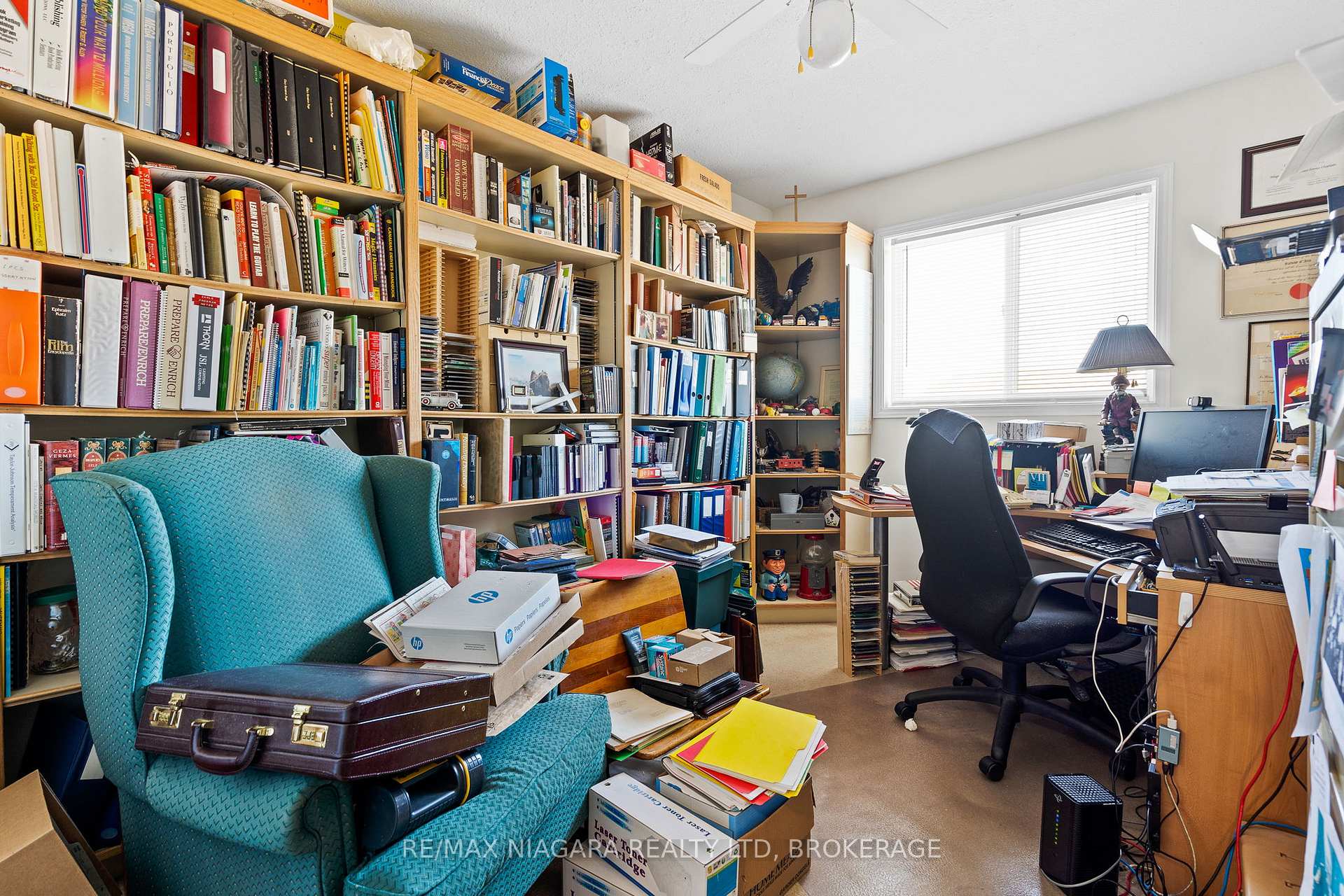 Photo 10 of 17 Waterview Court, Welland, Broadway — HOMEH