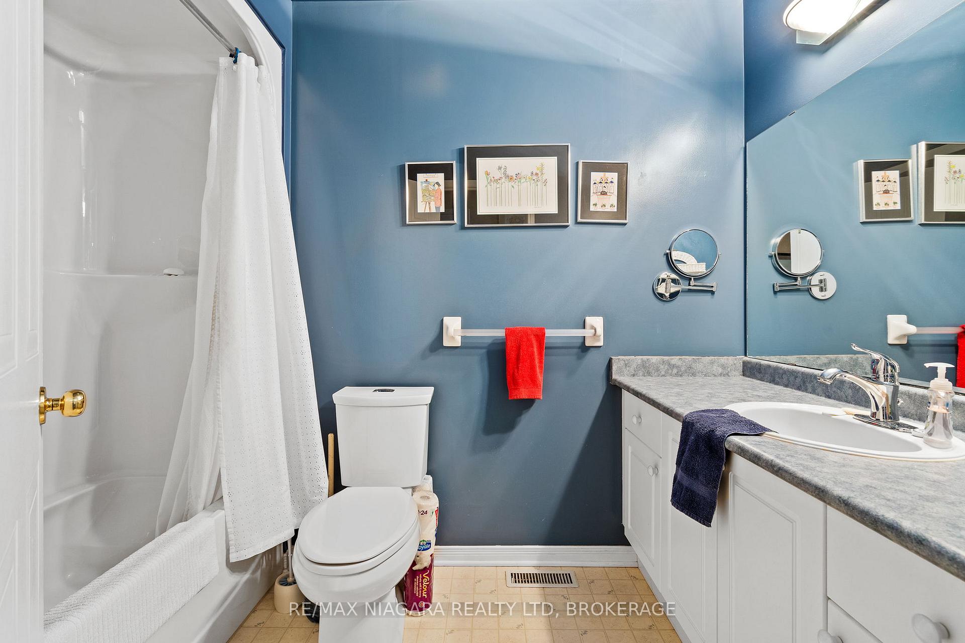 Photo 12 of 17 Waterview Court, Welland, Broadway — HOMEH