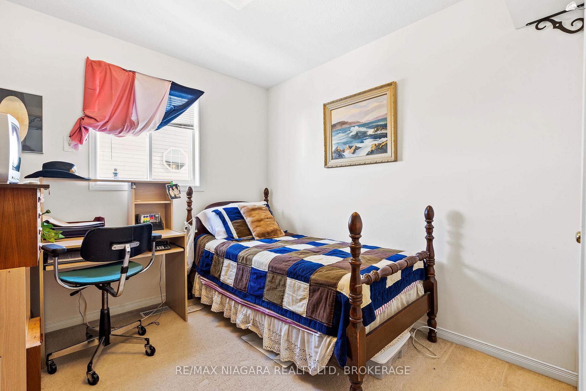Photo 13 of 17 Waterview Court, Welland, Broadway — HOMEH