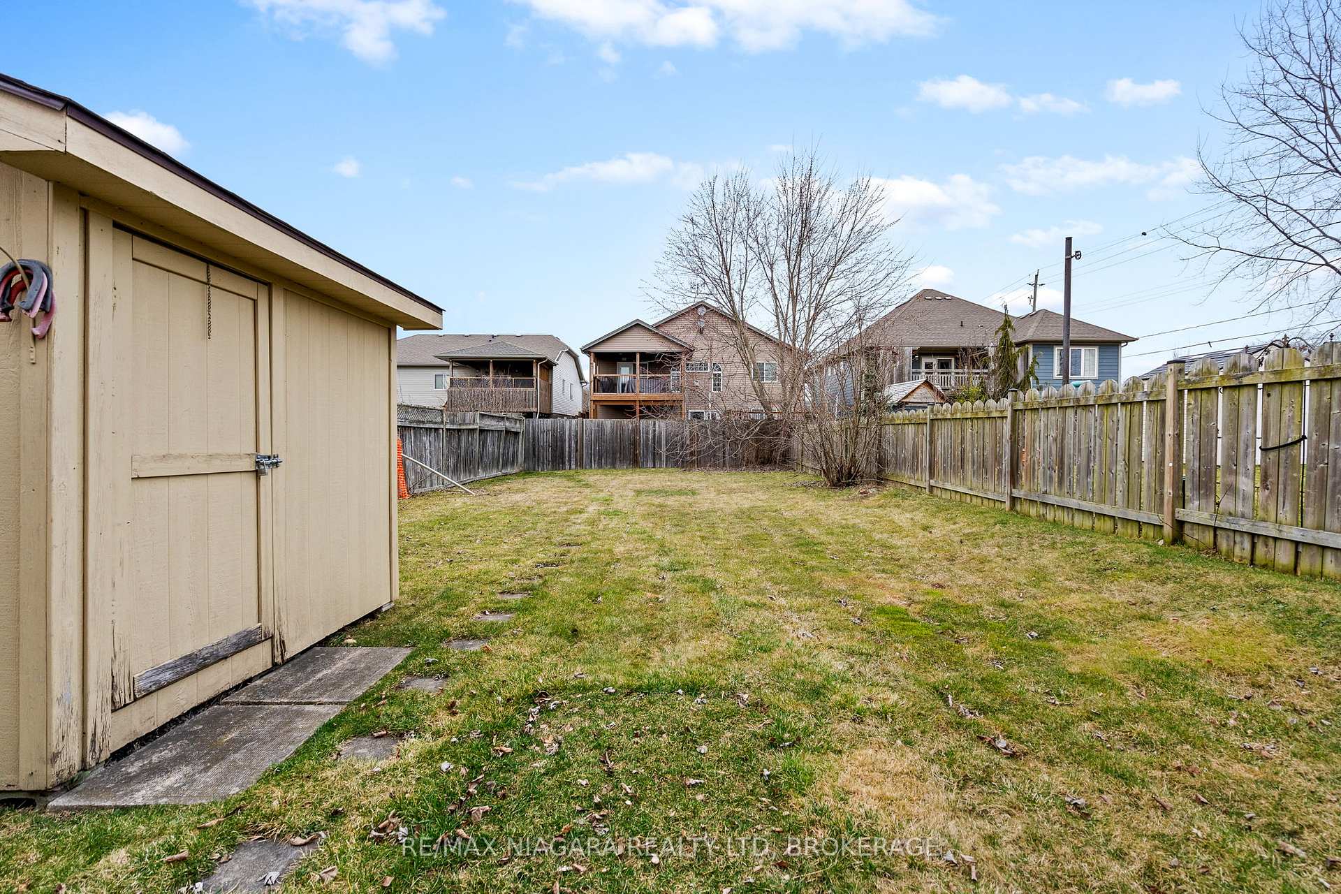 Photo 24 of 17 Waterview Court, Welland, Broadway — HOMEH