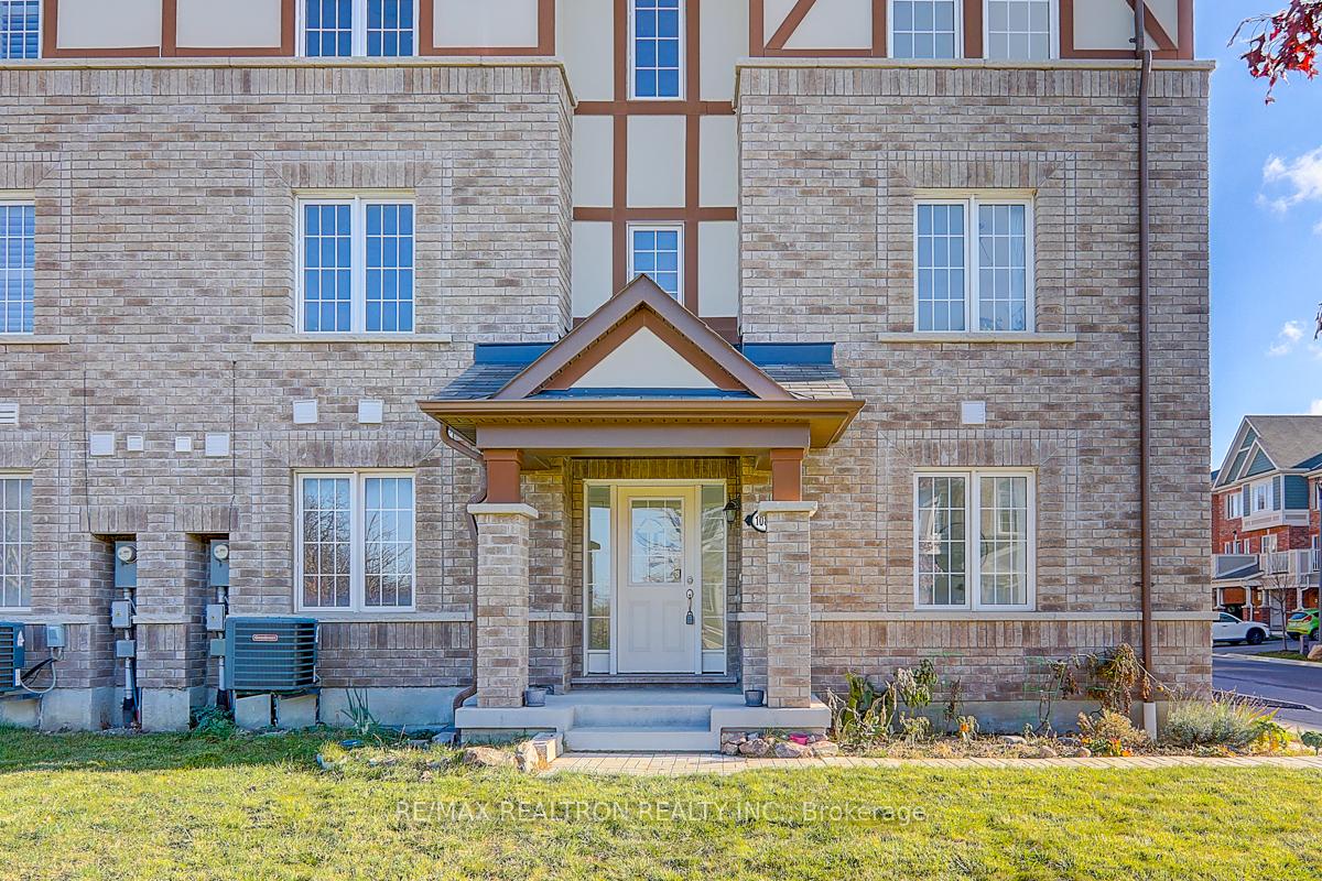 Photo 3 of 1080 Silk Street, Pickering, Rural Pickering — HOMEH