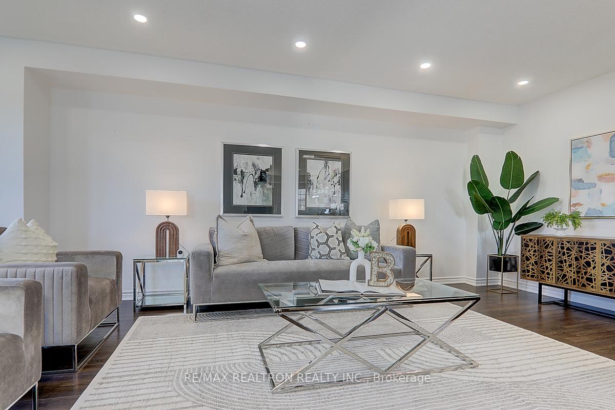 Photo 6 of 1080 Silk Street, Pickering, Rural Pickering — HOMEH