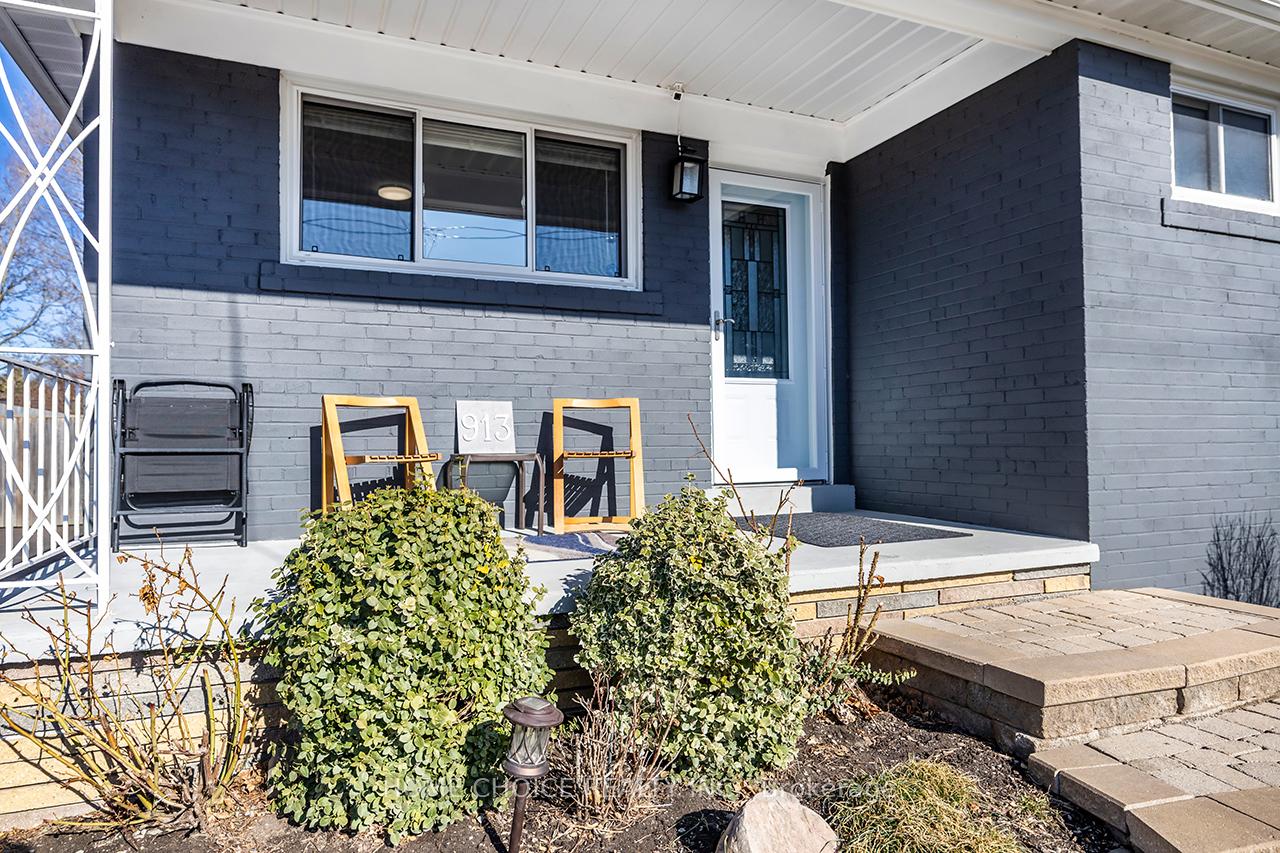 Photo 3 of 913 Walton Boulevard, Whitby, Williamsburg — HOMEH