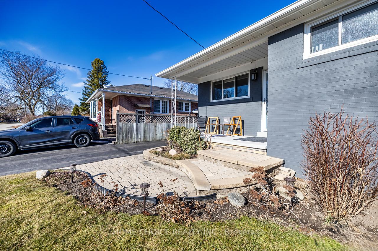 Photo 5 of 913 Walton Boulevard, Whitby, Williamsburg — HOMEH