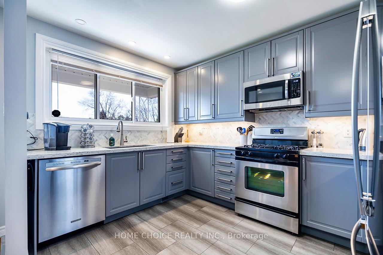 Photo 7 of 913 Walton Boulevard, Whitby, Williamsburg — HOMEH
