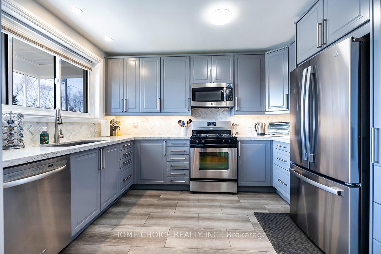 Photo 8 of 913 Walton Boulevard, Whitby, Williamsburg — HOMEH