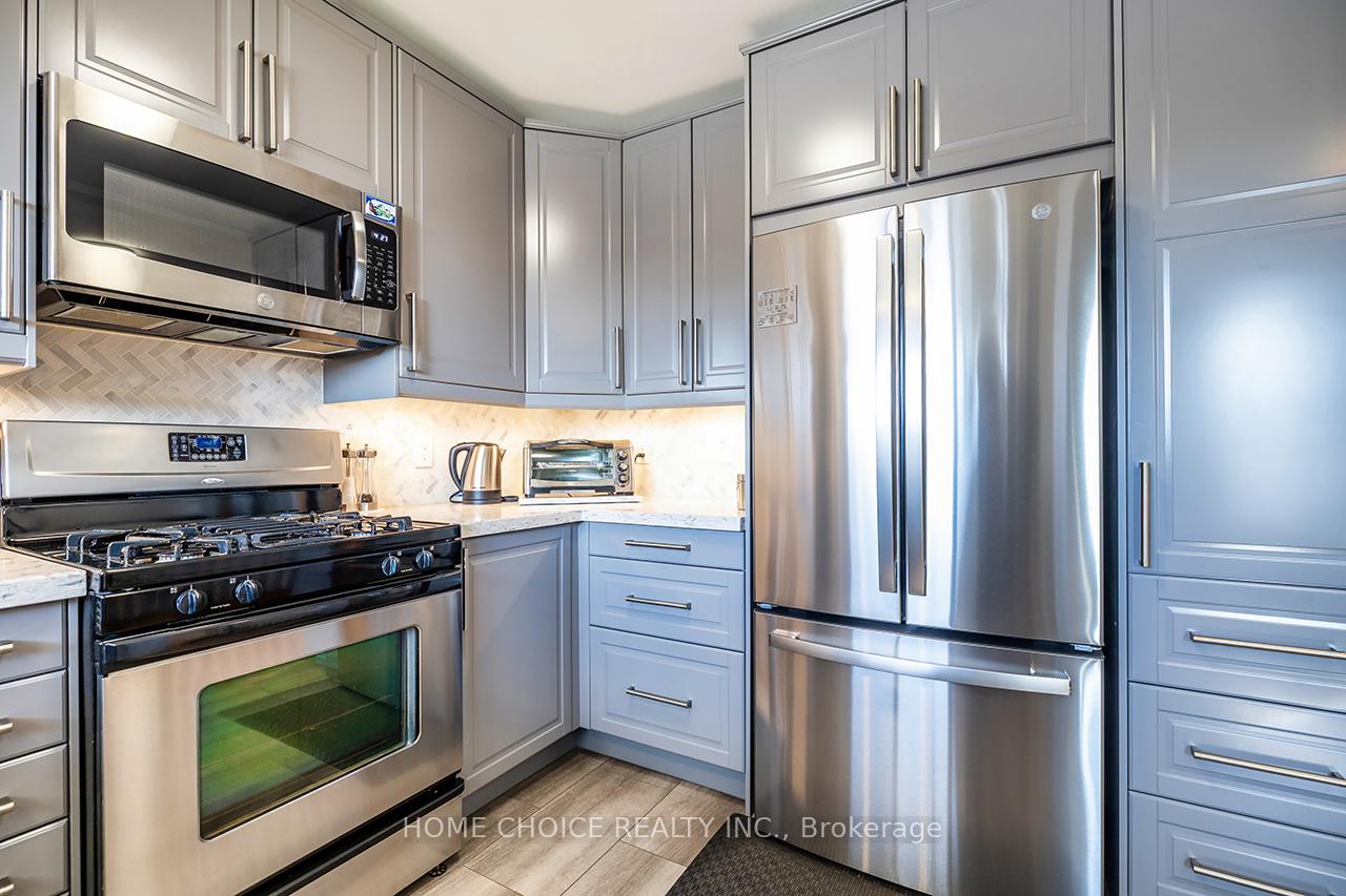 Photo 10 of 913 Walton Boulevard, Whitby, Williamsburg — HOMEH