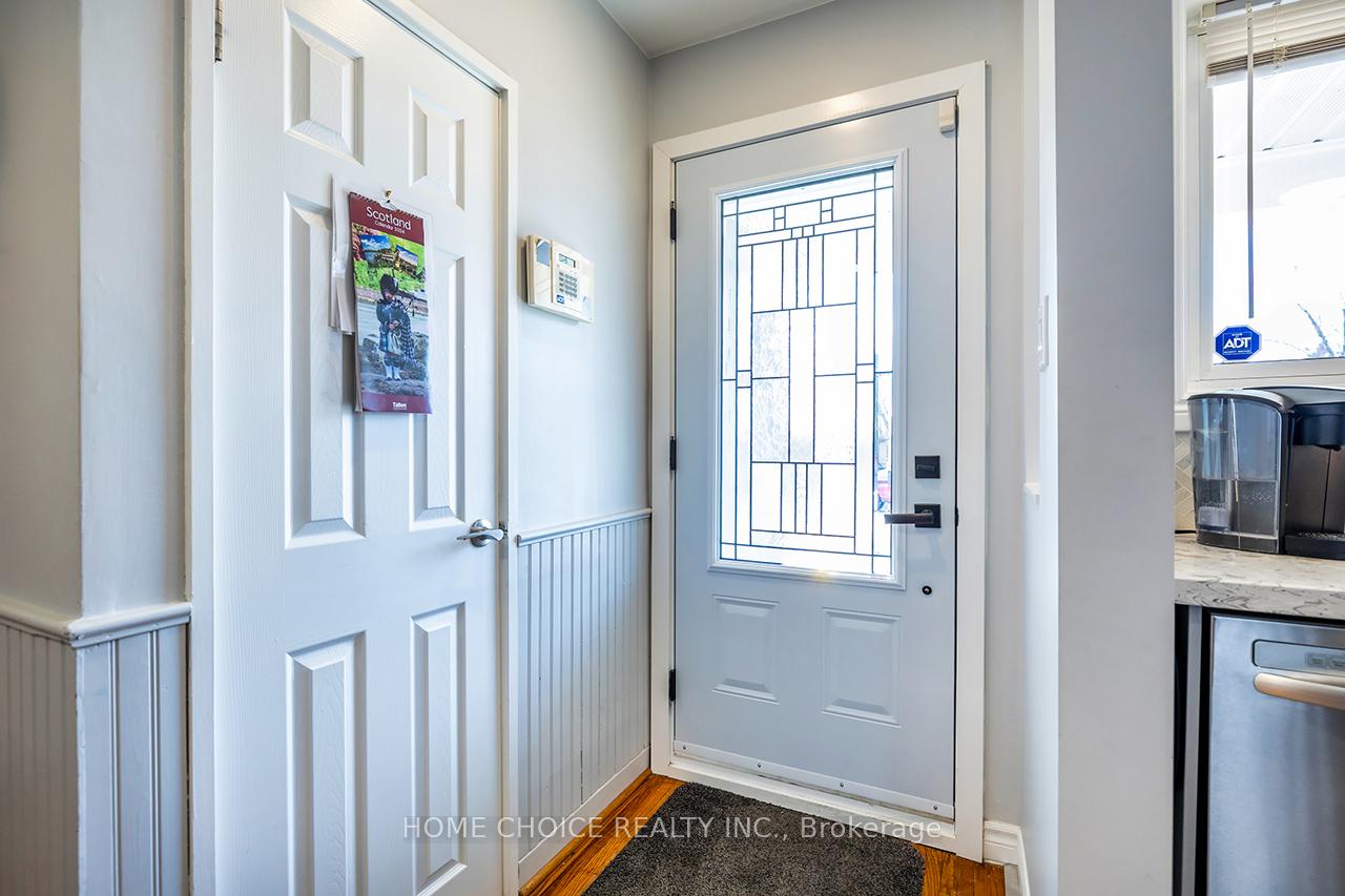 Photo 11 of 913 Walton Boulevard, Whitby, Williamsburg — HOMEH