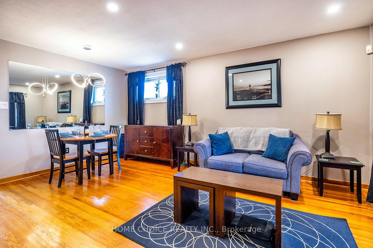 Photo 12 of 913 Walton Boulevard, Whitby, Williamsburg — HOMEH