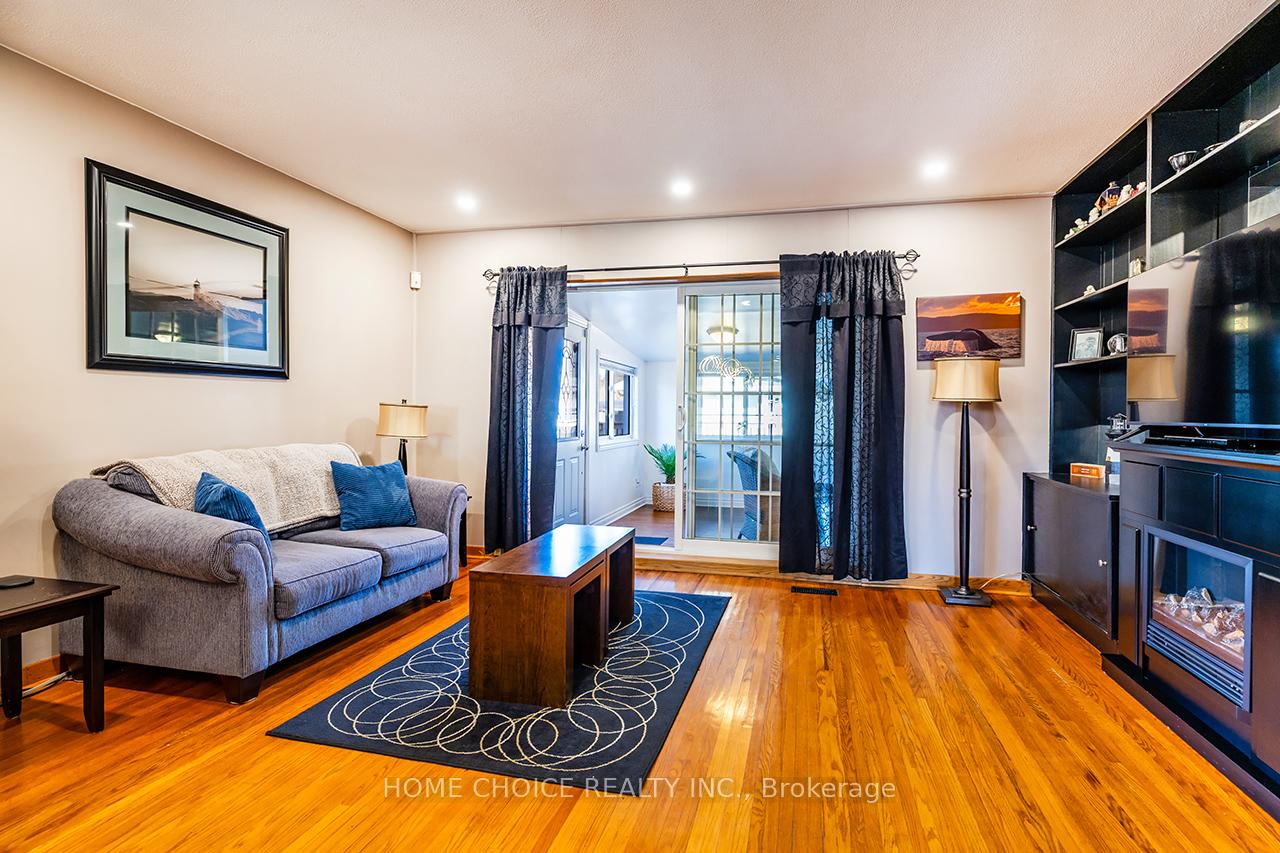 Photo 13 of 913 Walton Boulevard, Whitby, Williamsburg — HOMEH