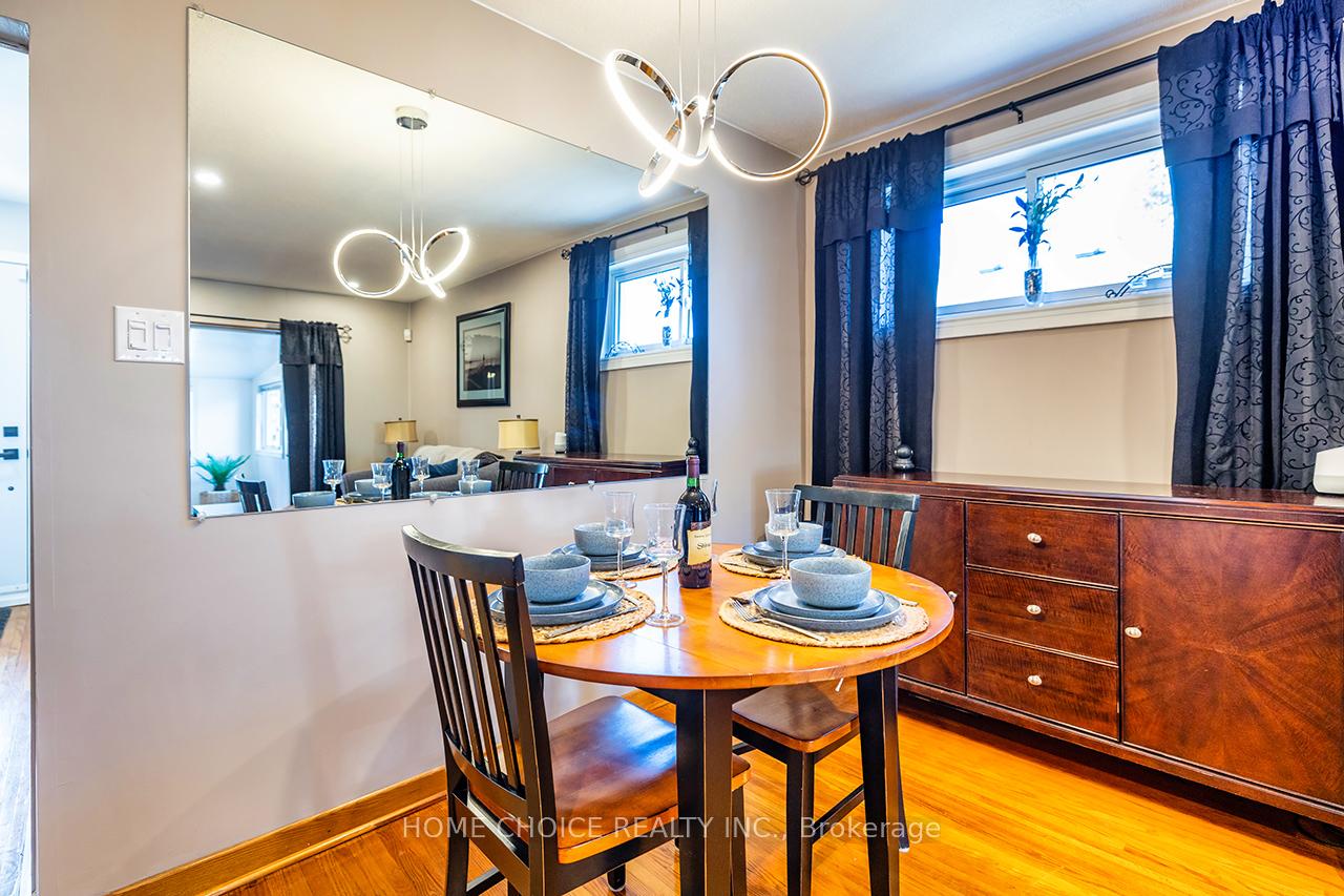 Photo 14 of 913 Walton Boulevard, Whitby, Williamsburg — HOMEH