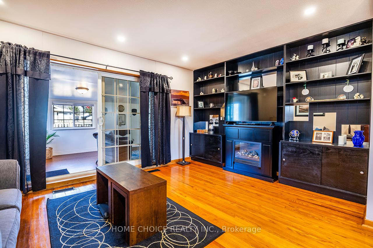 Photo 15 of 913 Walton Boulevard, Whitby, Williamsburg — HOMEH