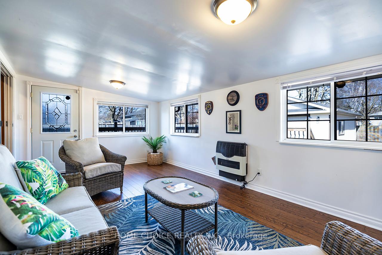 Photo 18 of 913 Walton Boulevard, Whitby, Williamsburg — HOMEH