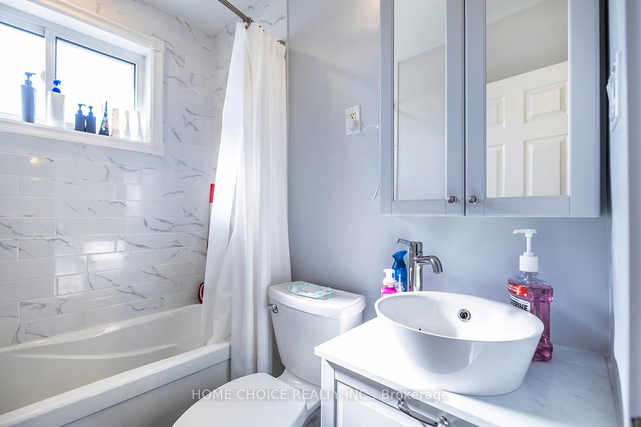 Photo 26 of 913 Walton Boulevard, Whitby, Williamsburg — HOMEH