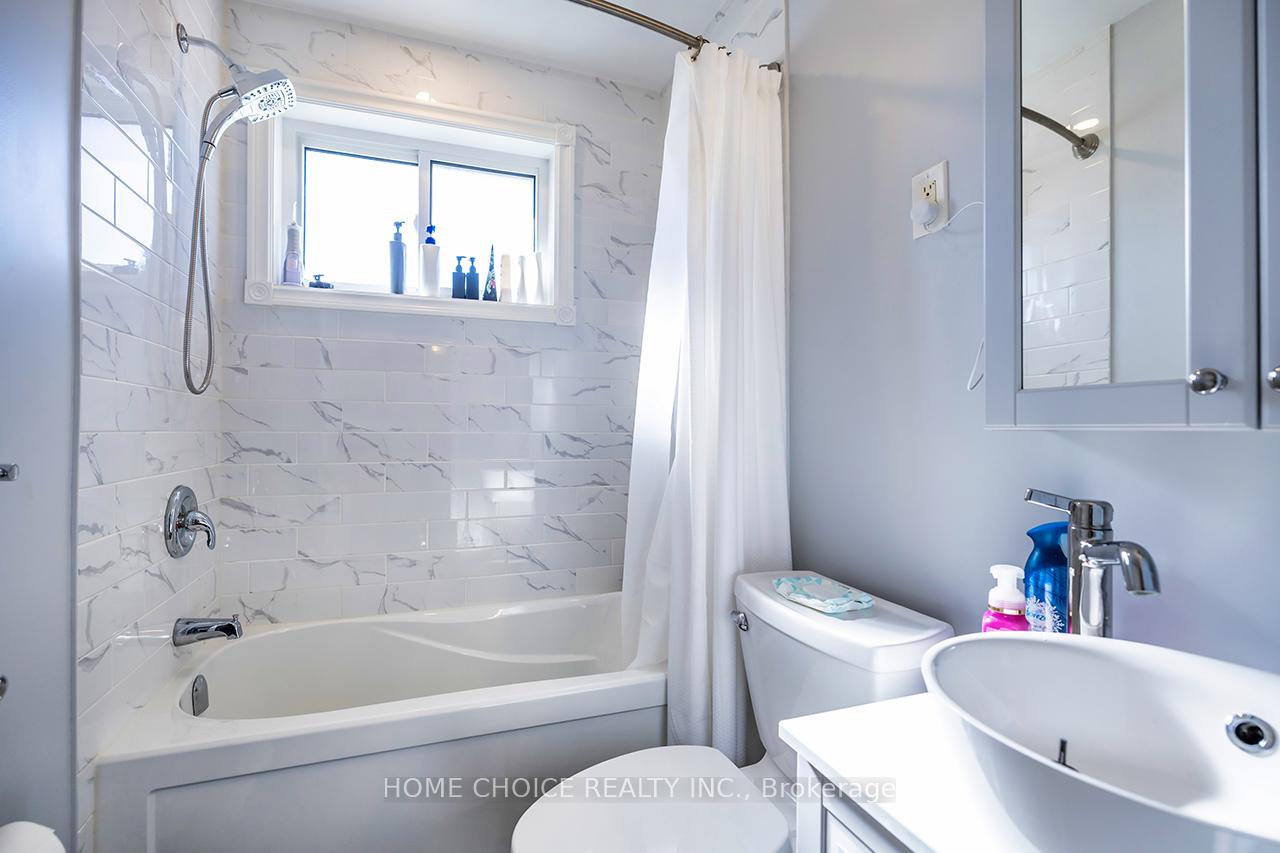 Photo 27 of 913 Walton Boulevard, Whitby, Williamsburg — HOMEH