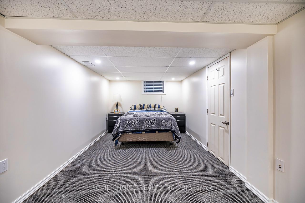 Photo 32 of 913 Walton Boulevard, Whitby, Williamsburg — HOMEH