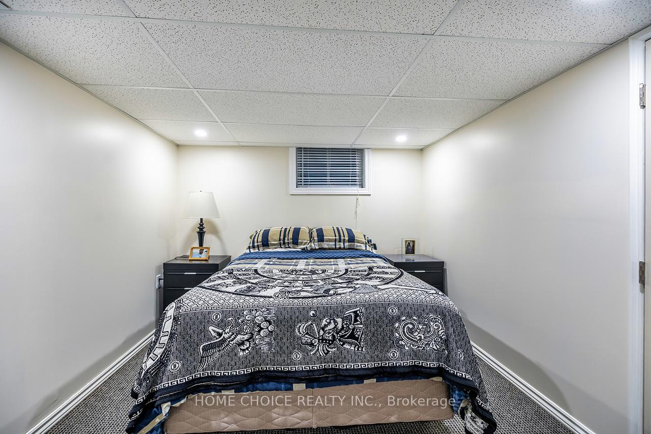 Photo 33 of 913 Walton Boulevard, Whitby, Williamsburg — HOMEH