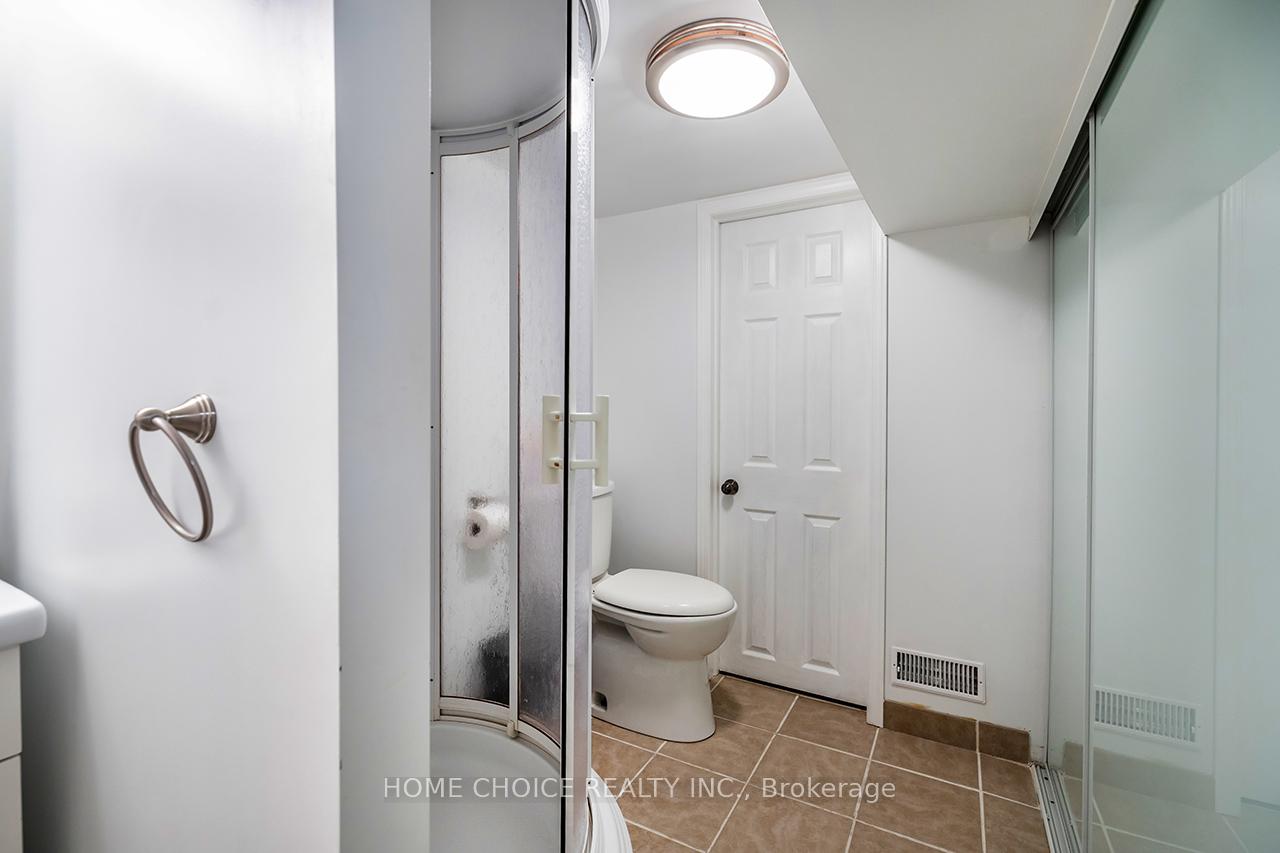 Photo 35 of 913 Walton Boulevard, Whitby, Williamsburg — HOMEH