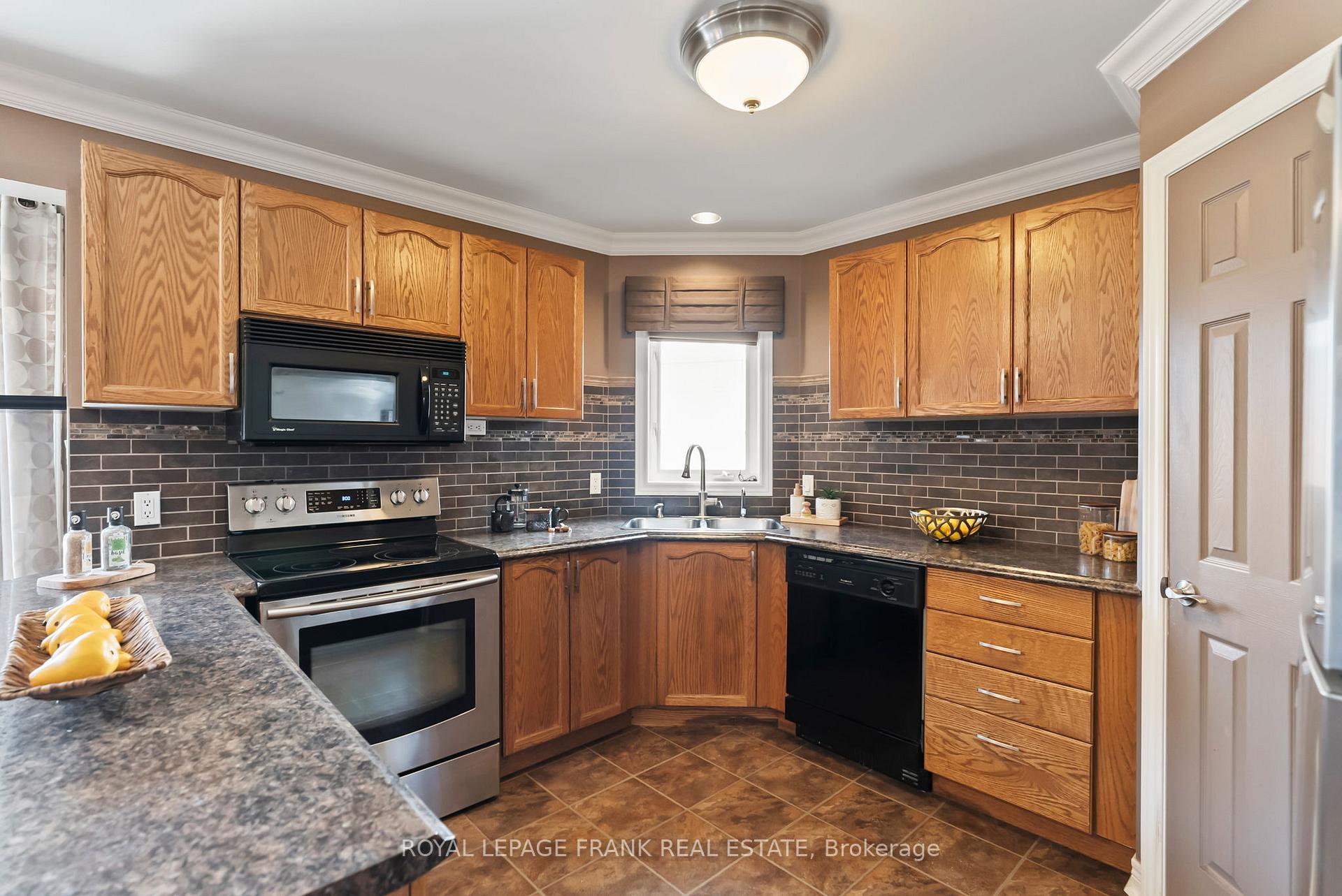 Photo 13 of 148 Niagara Drive, Oshawa, Samac — HOMEH
