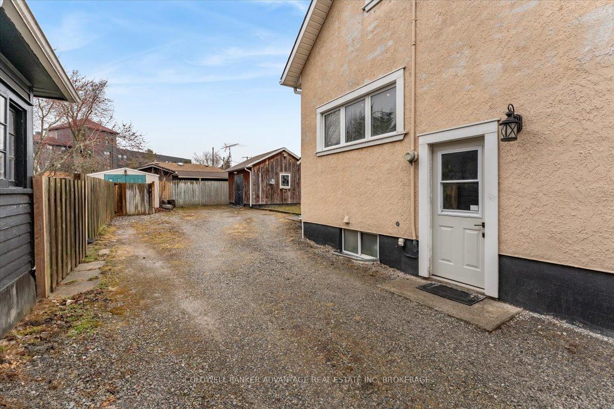 Photo 5 of 206 Maple Avenue, Welland, Broadway — HOMEH