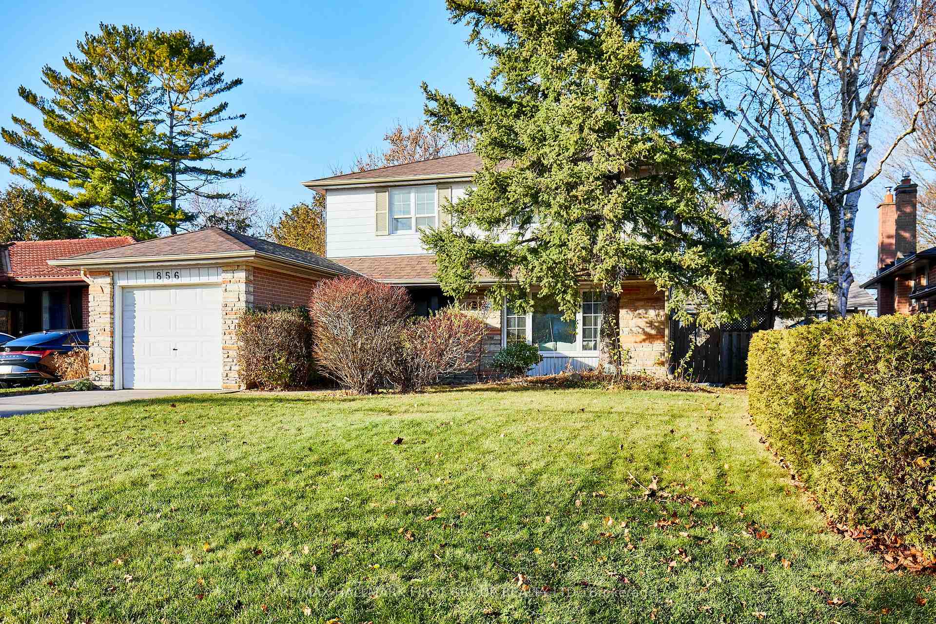 Photo 2 of 856 Vicki Drive, Pickering, West Shore — HOMEH